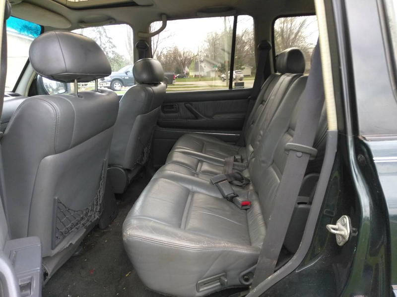Illustration for article titled For $2,000, Would You Roll The Dice On This 1993 Toyota Land Cruiser?